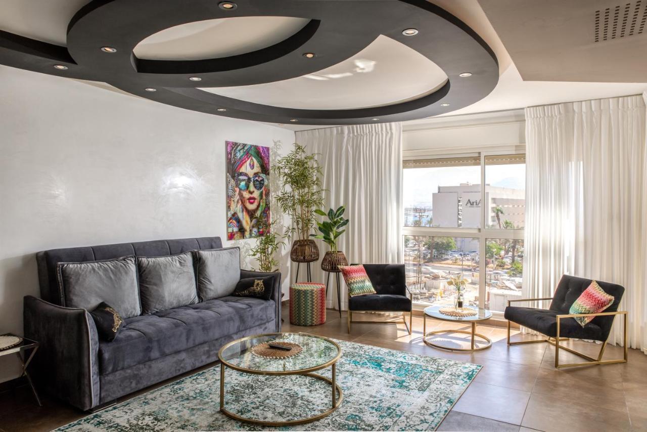 Apartment By Eezy - דירת 2 חדרי שינה וסלון 200 מטר מהחוף עם נוף מלא לים - Palmore 16 *